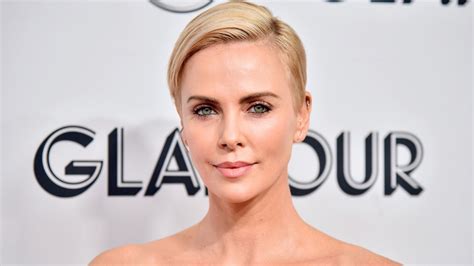 nude pics of charlize theron|Charlize Theron bares all in magnificent photo as she makes。